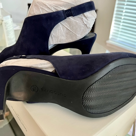 Bandolino Dark Blue suede shoe new, never worn. - Picture 3 of 6